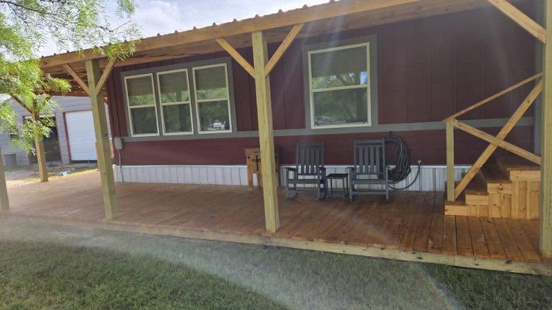 Finished deck and covered porch project in Texas