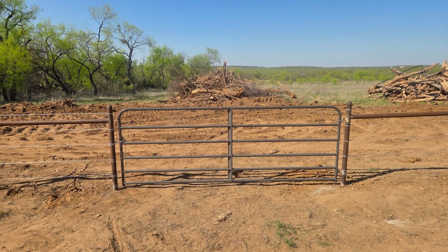 Heavy-duty welded pipe ranch gate built by Lonestar Fencing & Welding in Texas
